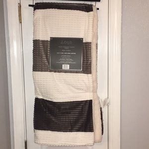 Sherpa throw.  NWT